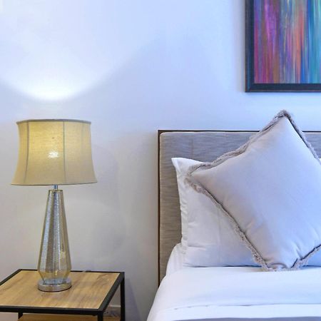 Milano Versace Suites Makati City Extérieur photo